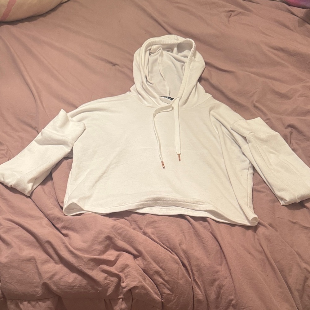 Junior’s Zobha White Pullover Hoodie